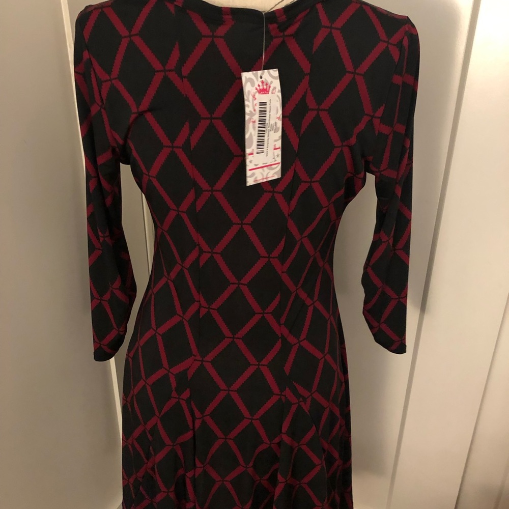 NWT Black & Burgundy Patterned Dress Size Large - Picture 2 of 2